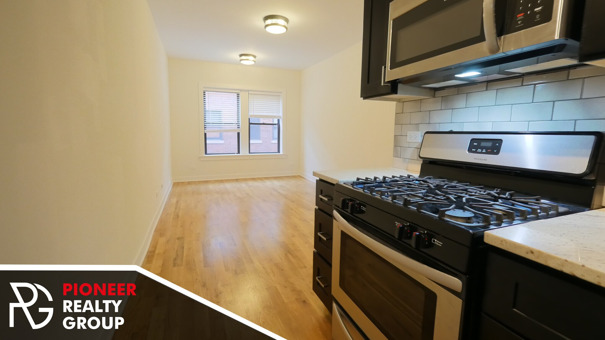 Building Photo - 2207 W Eastwood Ave