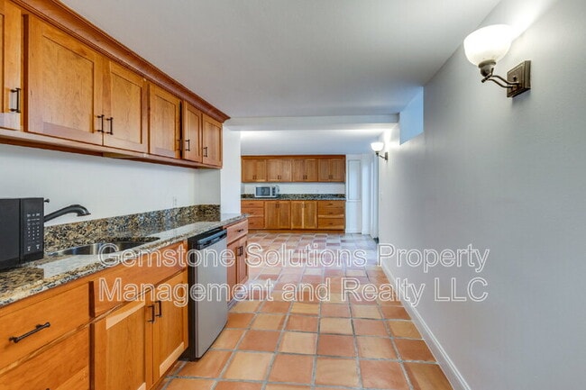 Building Photo - 502 32nd Ave S