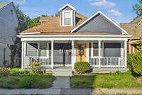 Building Photo - 2224 N Kenwood Ave