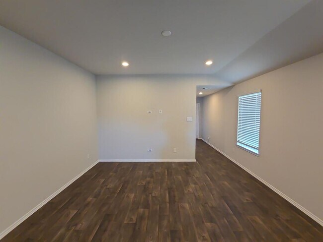 Building Photo - 16790 Lonely Pines Dr