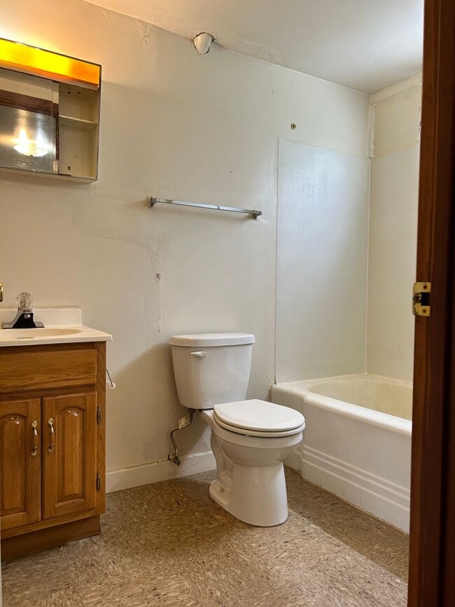 Building Photo - Conveniently located & short drive to Fort...