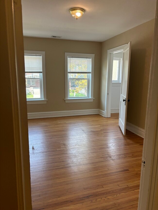 Building Photo - 5820 South Grand