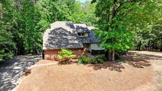 Building Photo - 110 Westchester Way