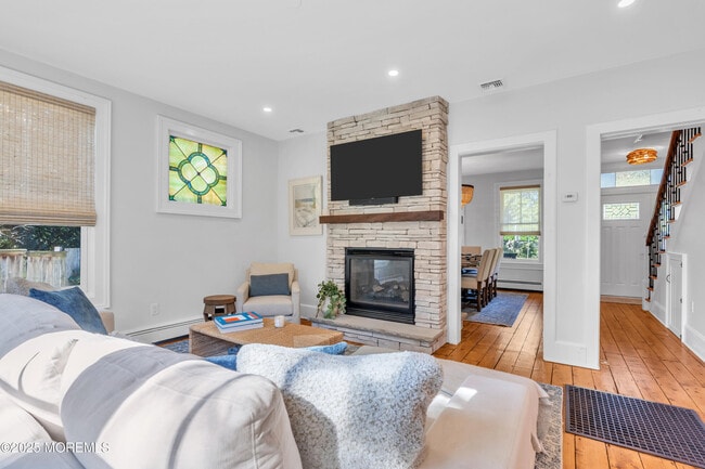Building Photo - 146 Rumson Rd