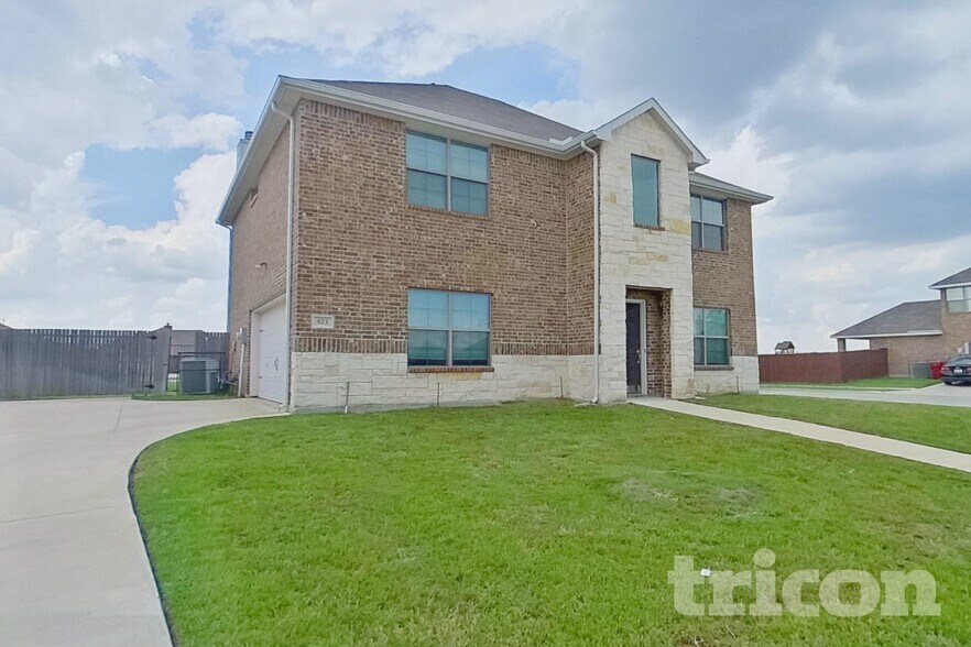 Building Photo - 523 Long Prairie Dr