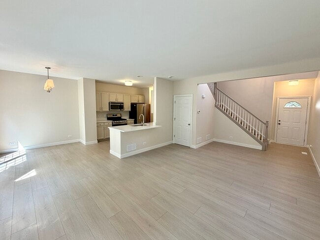 Building Photo - 25 Melrose Ct