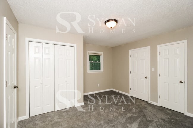 Building Photo - Enjoy living the good life in this 3 bedroom, 2 bathroom home