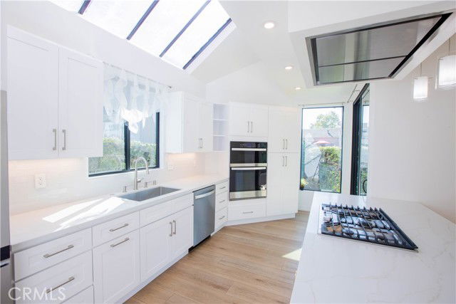 Building Photo - 7 Sweetwater