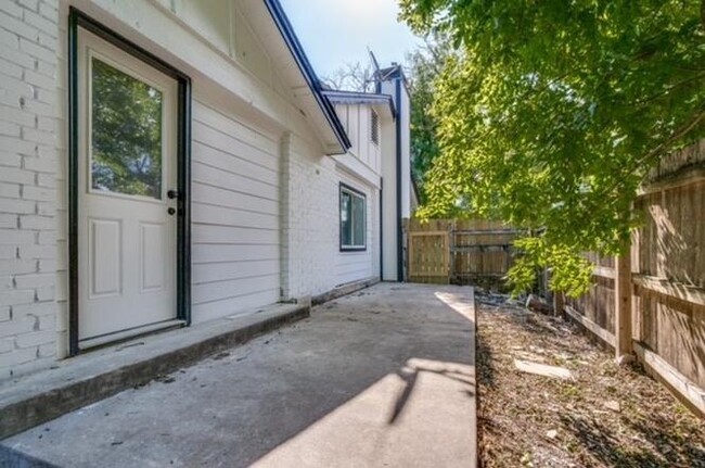 Building Photo - 9412 Quail Meadow Dr