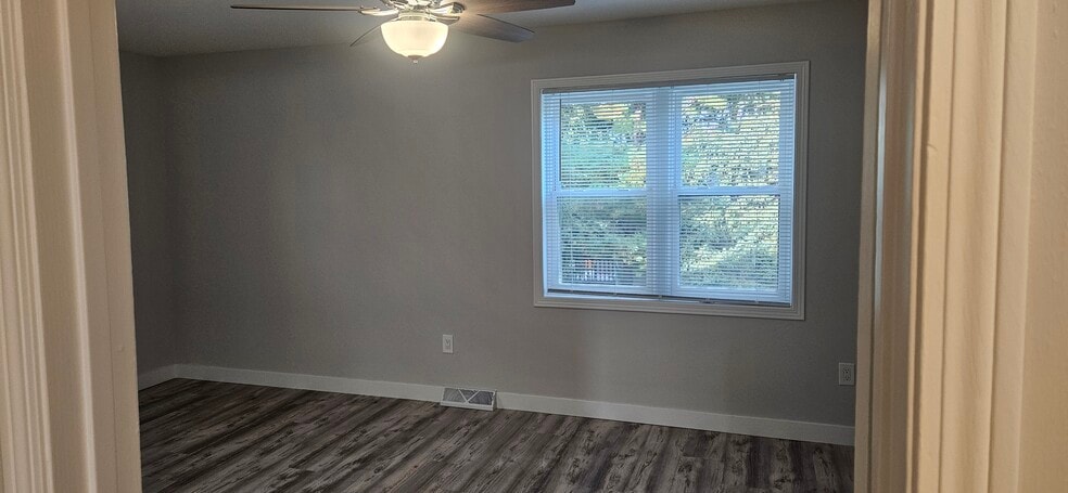 Building Photo - 401 Trail Side Dr