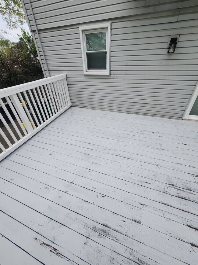 Building Photo - Charming 3-Bedroom Property in Prime Location