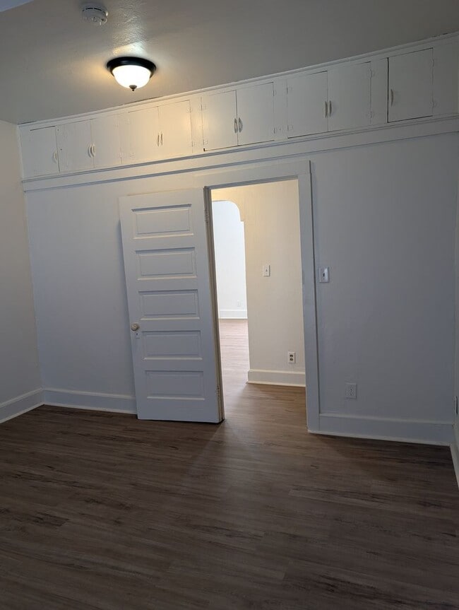 Building Photo - 921 5th St