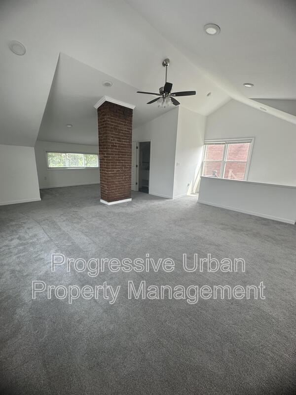 Building Photo - 1337 W 106th St