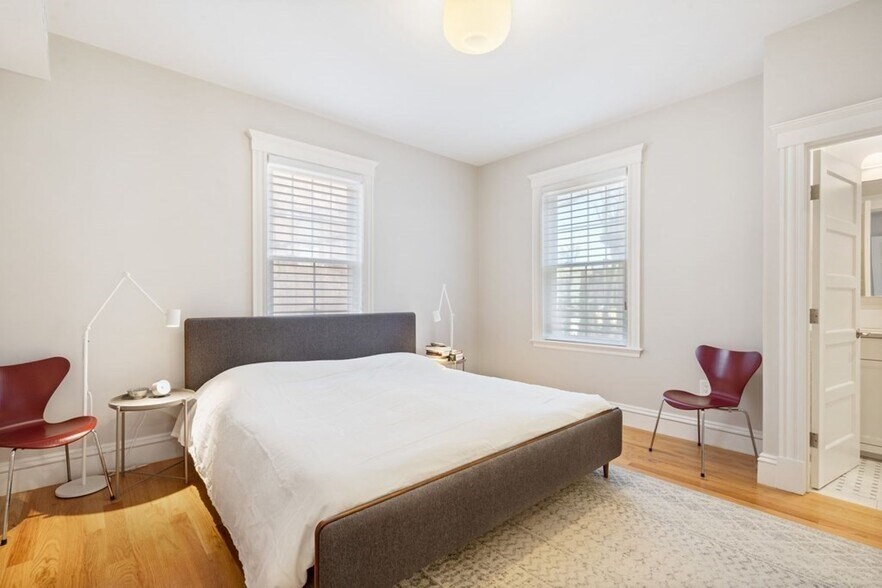 Building Photo - 35 Upland Rd