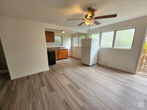 Building Photo - 2 bedroom, 1 bathroom with one driveway pa...