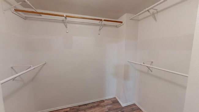 Building Photo - "Spacious 4-Bedroom Gem with 2.5 Baths and...