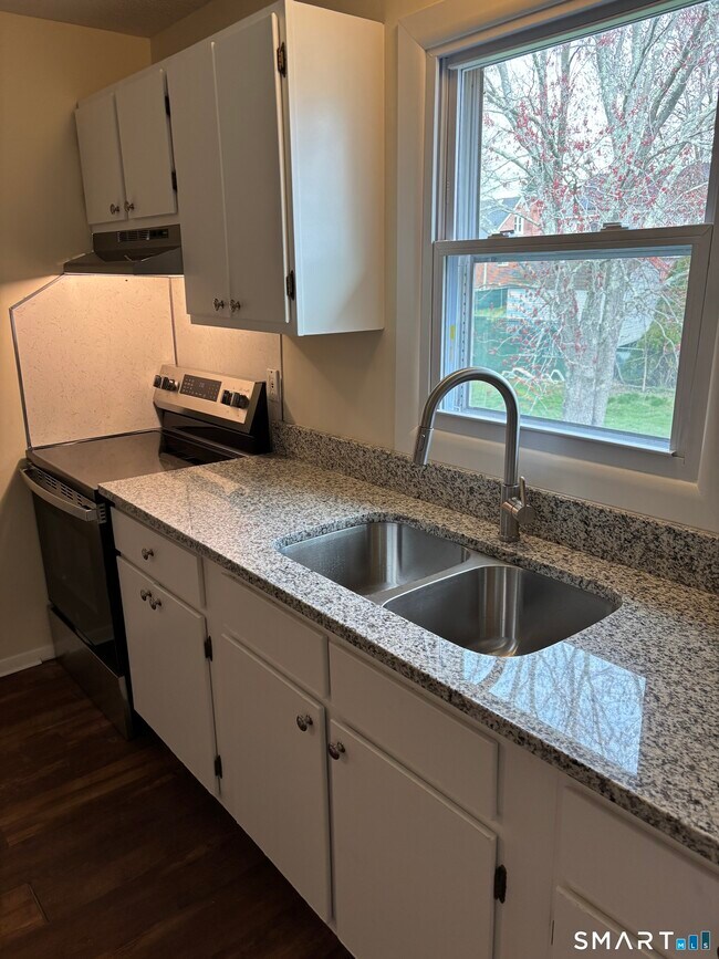 Building Photo - 26 Elmview Cir