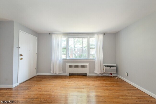 Building Photo - 445 Morris Ave