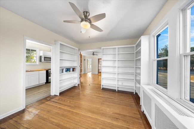 Building Photo - 616 W Ocean Heights Ave