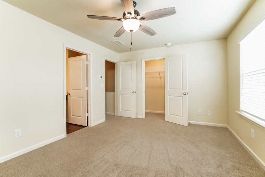 Building Photo - 1010 Highwood Ln