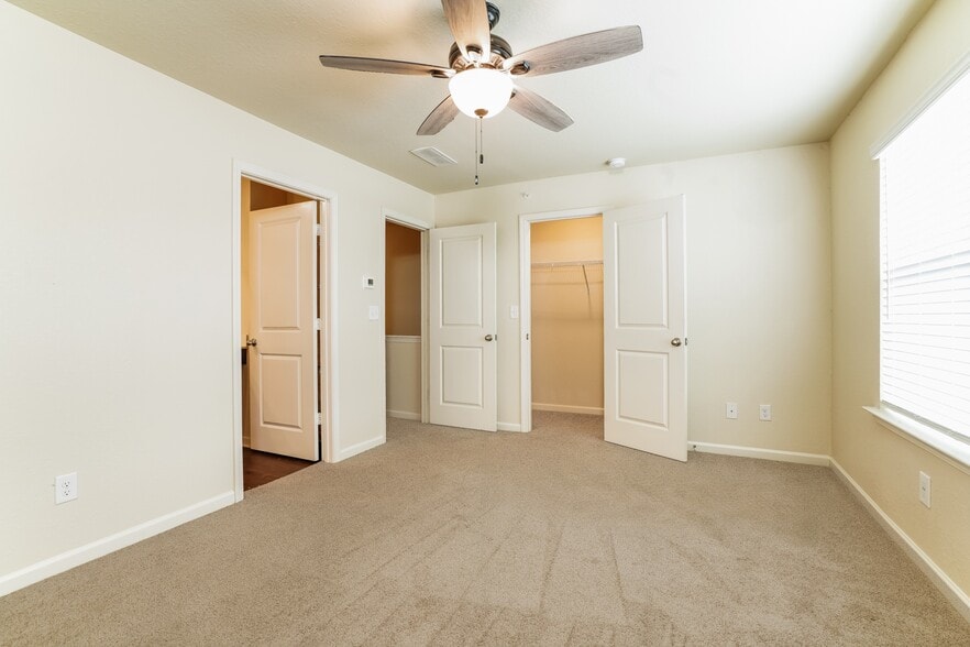 Building Photo - 1208 Highwood Ln