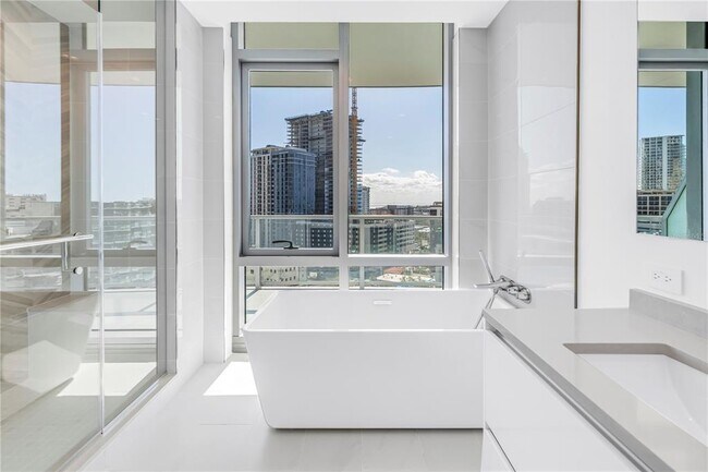 Building Photo - 400 Central Ave