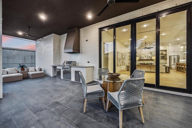 Building Photo - 431 W 30th St