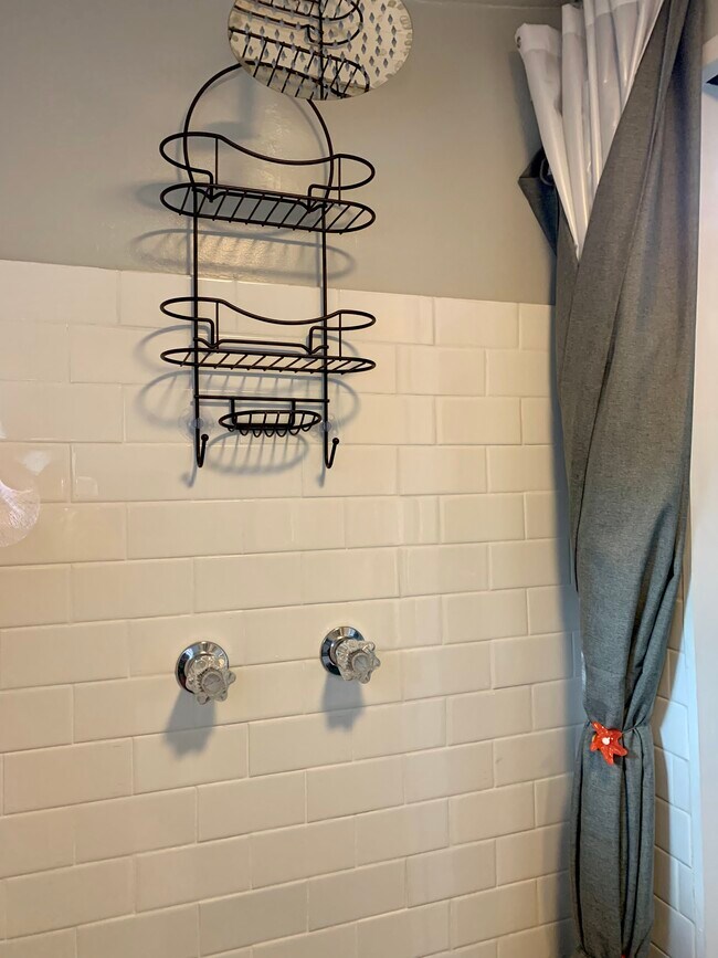 Shower/wet room - 21366 Entrada Rd