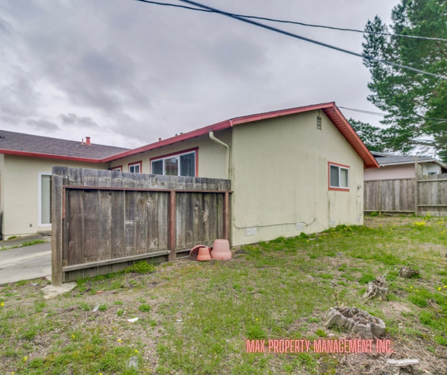 Building Photo - Charming and Spacious 4-Bedroom Home for R...