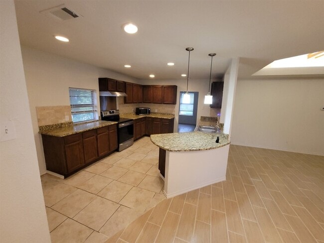 Building Photo - 110 La Fawn Cir