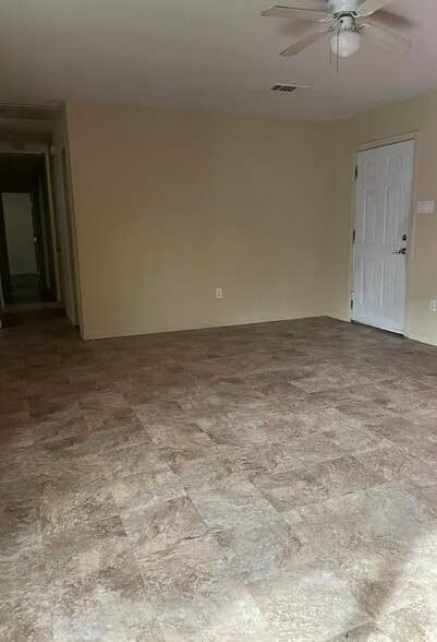 Living Room - 3418 S Robertson St