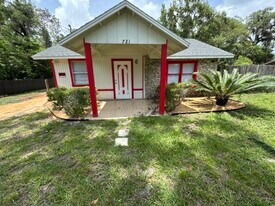 Building Photo - 721 NW 22nd St