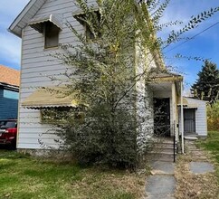 Building Photo - Coming Soon! Section 8 Accepted! Renovatio...