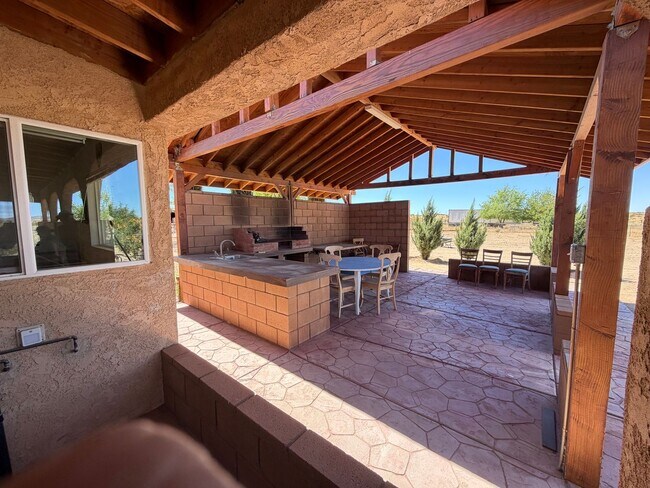 Building Photo - 3Bedroom/1.5 Bath Homeon 2.5 Acres...Rural Living At It's Best and For Only $2100 a Month