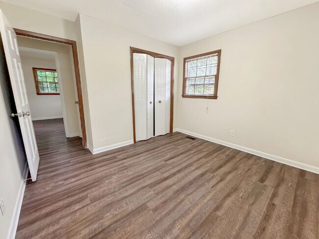 Building Photo - Available Immediately!