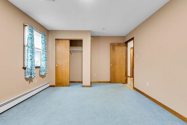 Building Photo - Family-Friendly 4-Bed Home with Pet-Friendly Yard and Pool in a Quiet Neighborhood