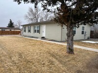 Building Photo - 3 BEDROOM, 2 BATHROOM, PET FRIENDLY HOME W...