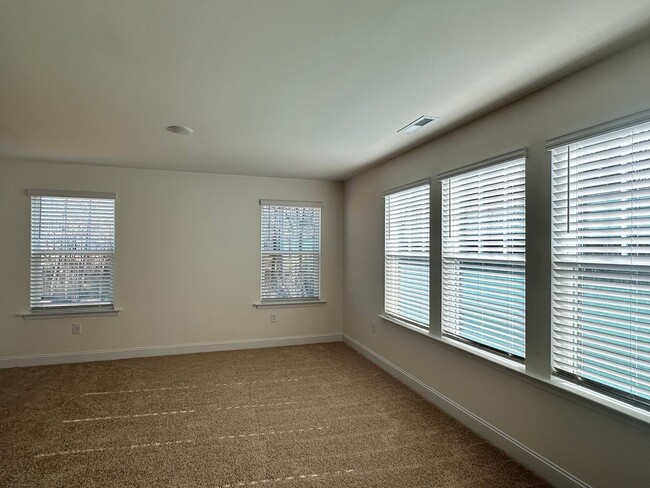 Building Photo - Spacious End Unit Townhome *New Constructi...