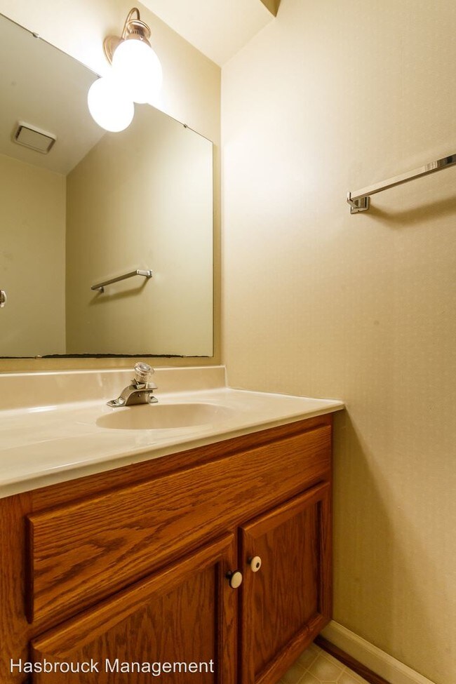 Building Photo - 3 br, 2.5 bath House - 1001 Huntwood Lane