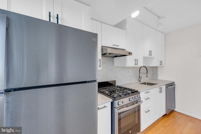 Primary Photo - 2500 N Van Dorn St