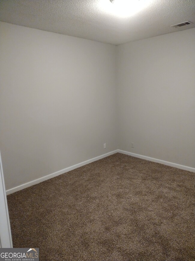 Building Photo - 1931 Karen Cir