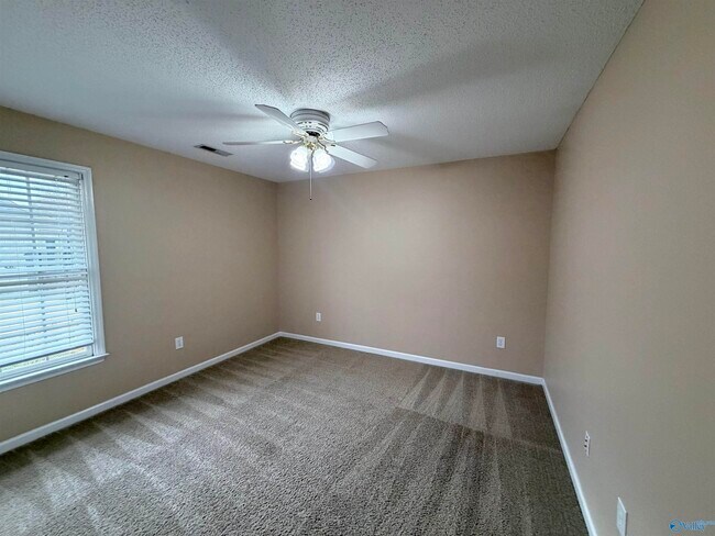 Building Photo - 2813 Willowick Tr SE