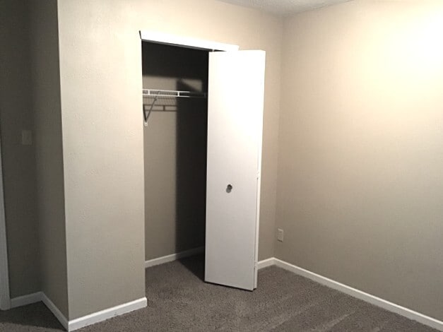 Building Photo - 991 Ravine Dr