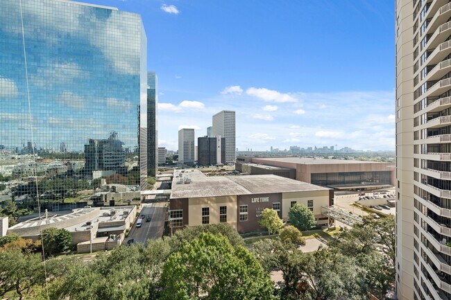 Building Photo - 14 Greenway Plz