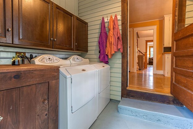 Building Photo - 93 School St