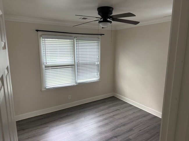 Building Photo - SPECIAL 1/2 OFF SECOND MONTH