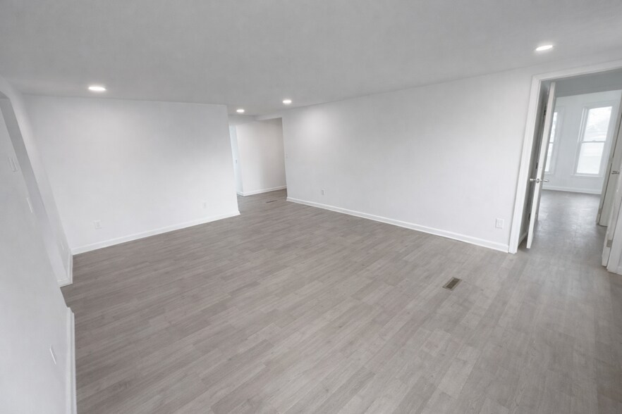 Building Photo - 100 Lake Ave