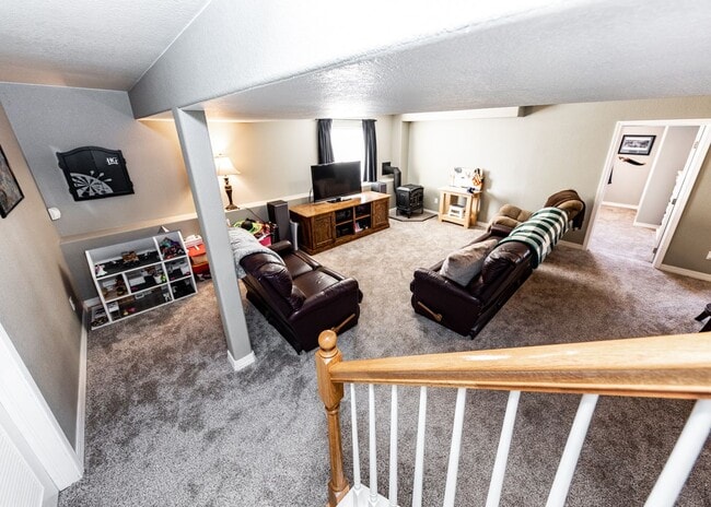 Building Photo - Fabulous 6 bedroom + office D20 Home with ...