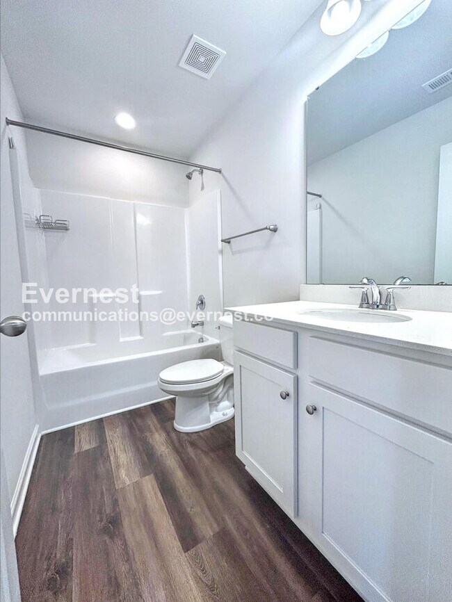 Building Photo - Limited Time Special Offer / 3 Bed, 3 Bath Home with Garage / Pet-Friendly / Vouchers Accepted / ...