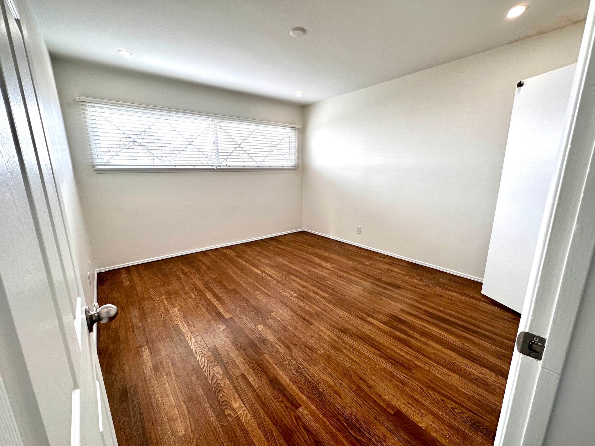 Building Photo - 10662 Shoshone Ave